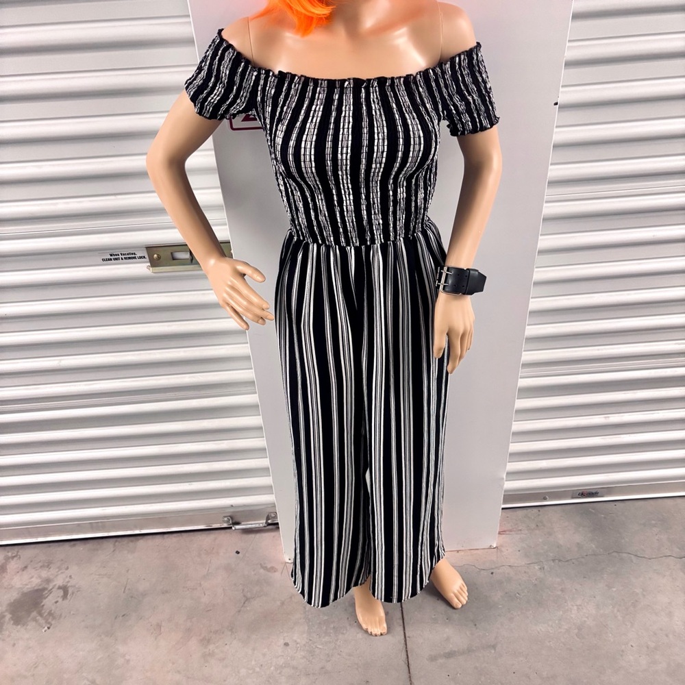 Universal Thread Black and White Striped Jumpsuit with ruched bodice - Picture 4 of 6